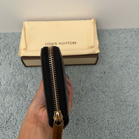 Multi color zippy wallet - Picture 6 of 8